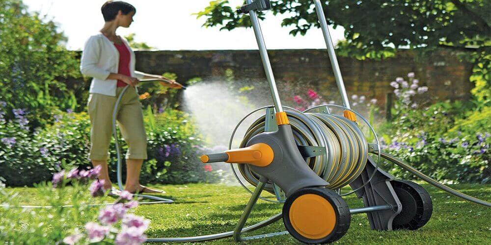 How can you pick the right hose reel manufacturer?